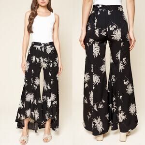 Sugar Lips Bermuda Tropical Floral High Waist Ruffled Wide Leg Pants Black S NWT